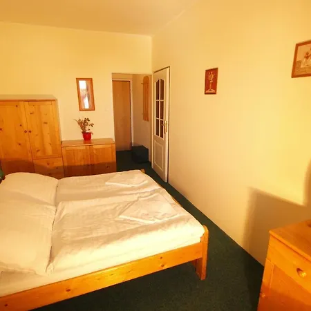 - Excalibur Hotel