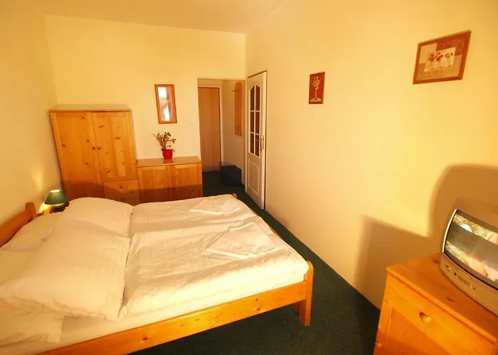 - Excalibur Hotel
