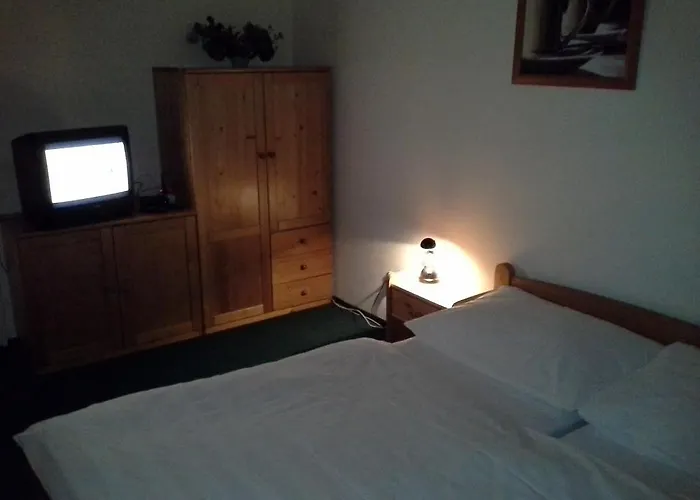 - Excalibur Hotel